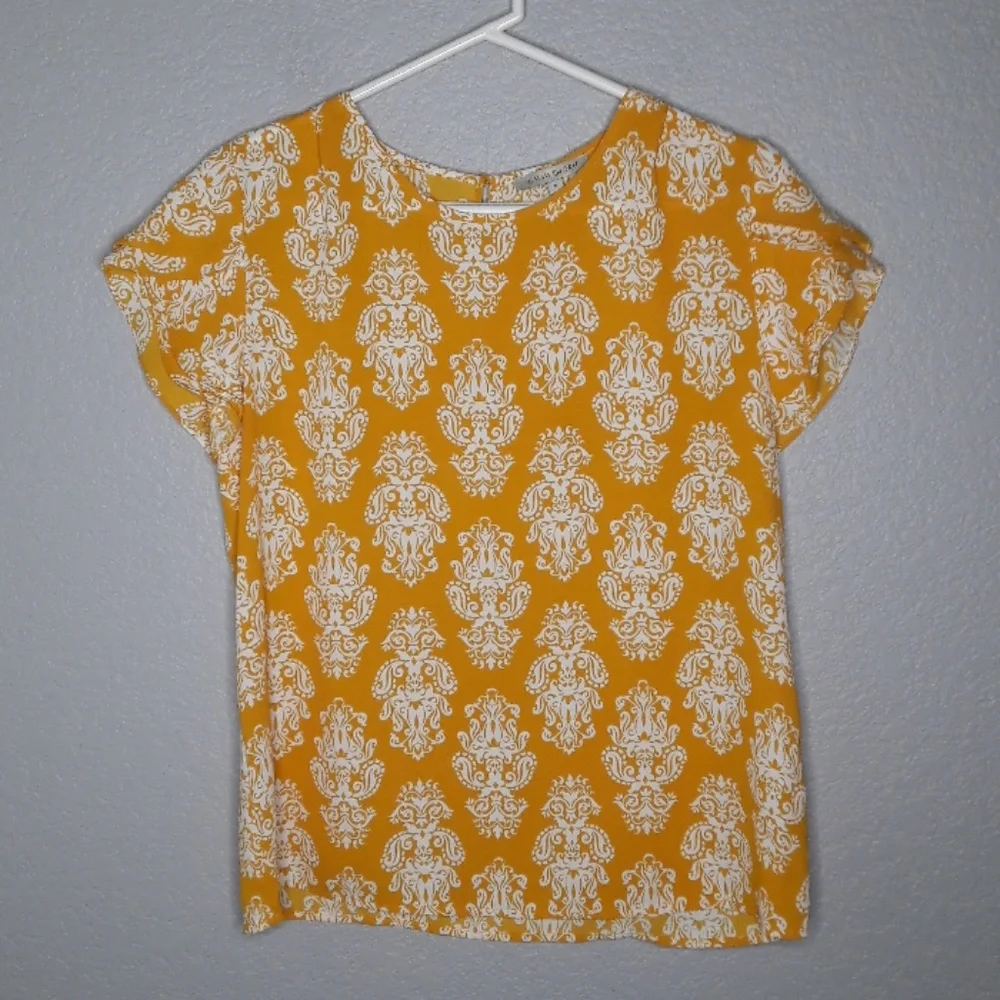 Stitch Fix 41 Hawthorn Yellow Fleur De Lis Top - Picture 1 of 8